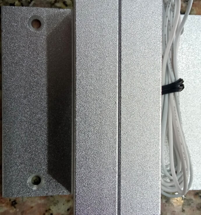 Angled magnetic door contact sensor